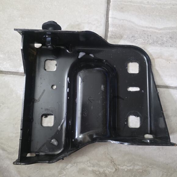 2020-2023 Chevrolet Silverado 2500 3500 Front Right Bumper Bar Bracket 84568470 - Picture 4 of 16